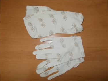 Abbildung: NEU+unbenutzt: Handschuhe+Füßlinge für die Schönheitspflege