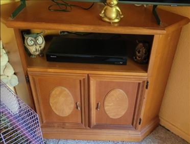 Abbildung: Fernseheckschrank