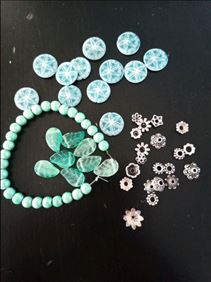 Abbildung: Perlen und Material zum Schmuckbasteln