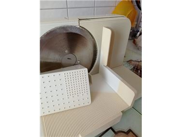 Abbildung: Brotschneidemaschine 