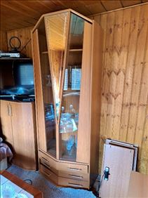 Abbildung: Glasvitrine teilw. verspiegelt, mit Schubladen und Glasböden