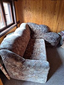 Abbildung: Schlafcouch mit Ottomane und Bettkasten