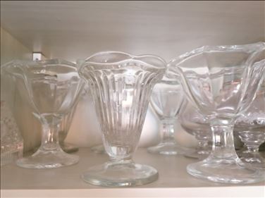 Abbildung: 3 alte glas Eisbecher  guter Zustand , freie Auswahl DDR Ära