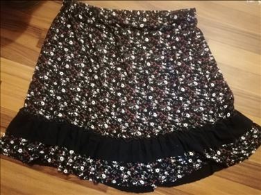 Abbildung: 2 Röcke 2 Oberteile Gr. 44-46 getragen gewaschen