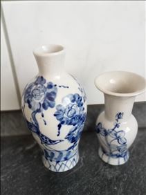 Abbildung: 2x Art Porzellan Vase (H: 10,5/8,5 cm)