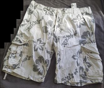 Abbildung: 2x Bermudashorts beide GUTER Zustand, beide Gr. XL