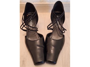 Abbildung: Pumps gut erhalten