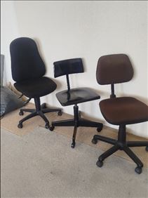 Abbildung: drei Bürostühle, auch einzeln, zu verschenken 