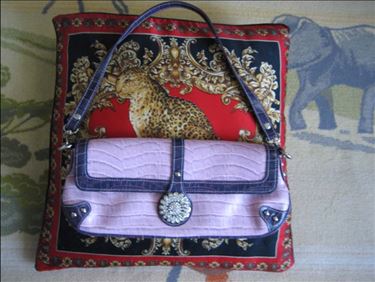 Abbildung: Schulter-Tasche, selten getragen