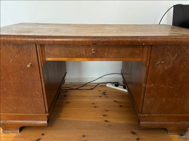 Abbildung: Holz Schreibtisch