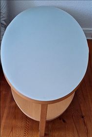 Abbildung: Ikea Couchtisch, stabil u. gut erhalten