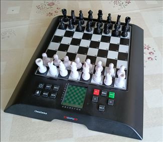 Abbildung: Schachcomputer ChessGenius neuwertig