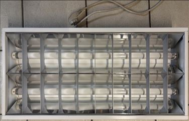 Abbildung: Leuchstofflampe mit 2x 18W-Röhren