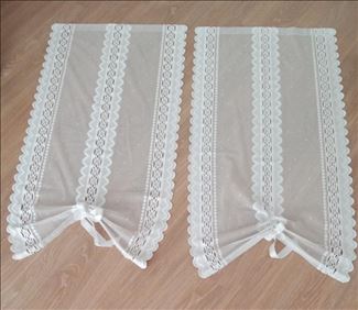 Abbildung: Scheibengardinen (2Stck.), weiß gemustert, je 0,60 x 1,15 m