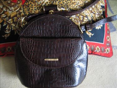 Abbildung: kl. Leder-Schultertasche Picard, unbenutzt