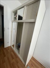 Abbildung: Kleiderschrank 3türig 