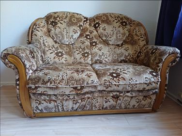 Abbildung: Sofa mit hoher Rückenlehne zu verschenken