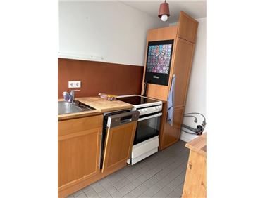 Abbildung: Küchenmöbel, Schrank, Kühlschrank 