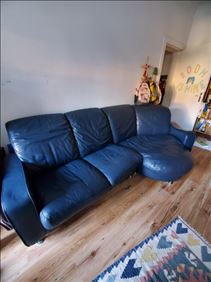 Abbildung: Ledersofa mit Charakter