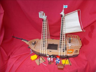 Abbildung: Tausche Rest eines PLAYMOBIL-Piratenschiffes