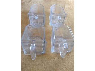 Abbildung: Glasschütten für antike Küchenbuffets