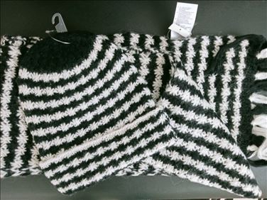 Abbildung: Neu/unbenutzt. Mütze-Schal-Set