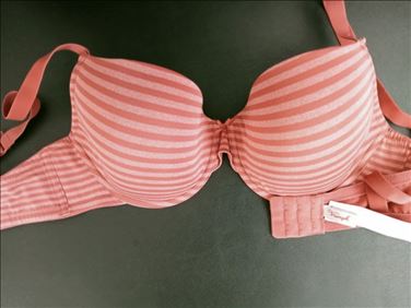 Abbildung: Neu/unbenutzt.Triumph BH 