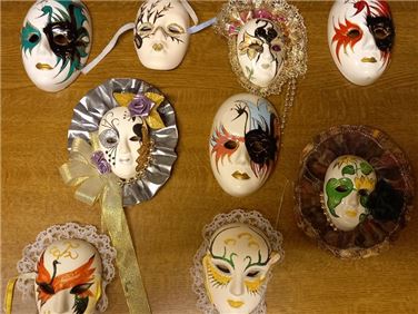 Abbildung: Dekoration Masken 