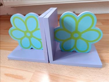 Abbildung: 2 Buchstützen / Bücherhalte lila-türkis Blumen 