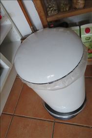 Abbildung: Mülleimer-Deckel