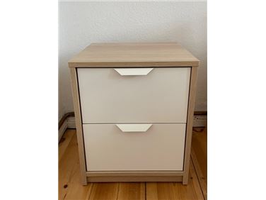 Abbildung: Nachttisch weiß und eiche 