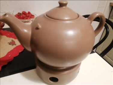 Abbildung: 1 große Teekanne porzellan braun mit Stöver braun ca 2 l