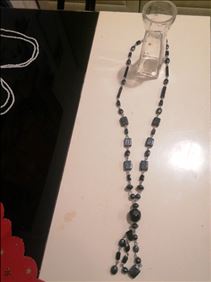 Abbildung: 1 Vase, 1  Perlenkette DDR Ära vintag vintage Modeschmuck 