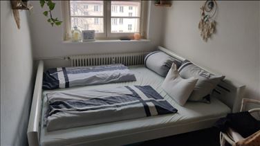 Abbildung: 180x200m Metallbett mit Matratze ohne Lattenrost 