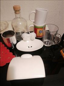 Abbildung: Poltergeschirr Bad Zubehör, vase,  Flasche mi