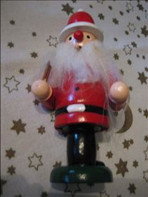 Abbildung: Räuchermännchen und kl. Schneekugel