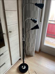 Abbildung: Dreiarm-Stehlampe