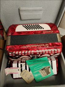 Abbildung: Tausche dieses Akkordeon Weltmeister Caprise gegen 