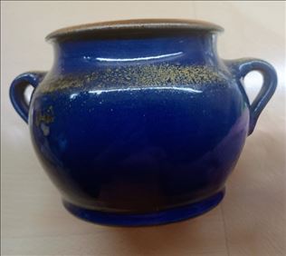 Abbildung: Blaue Keramik von Steinzeugtöpferei Schulze-Crinitz