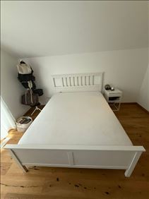 Abbildung: Schönes Doppelbett inkl. Matratze zu verschenken