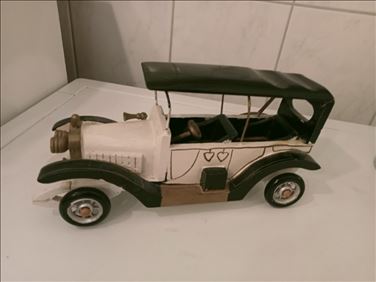 Abbildung: Rarität Holz Auto, K:24 cm/ H: 10 cm