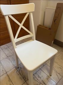 Abbildung: Zwei Stühlen