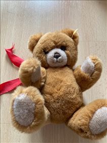 Abbildung: Alter Steiff Bär petsy