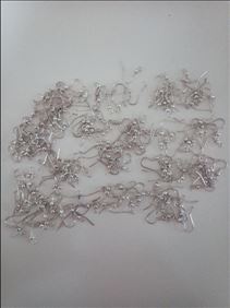 Abbildung: Perlen und Material zum Schmuckbasteln