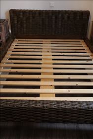 Abbildung: Bett 140x200 cm Rattan dunkelbraun - bereits abgebaut