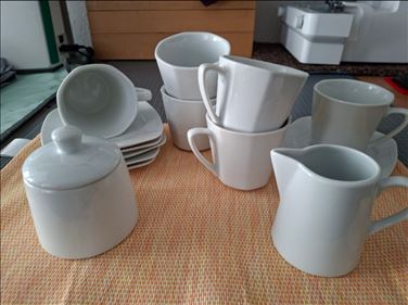 Abbildung: weisses Geschirr