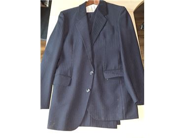 Abbildung: Herrenanzug mit Weste