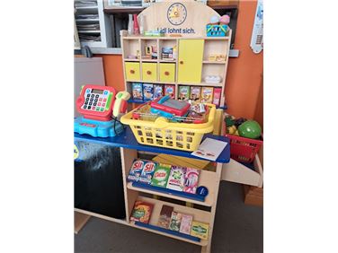 Abbildung: Kaufmannsladen+Zubehör