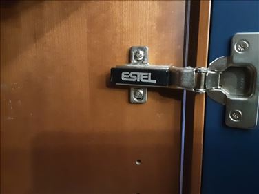 Abbildung: Kleiderschrank 