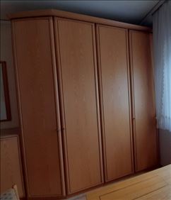 Abbildung: Sehr gut erhaltener Kleiderschrank zu verschenken